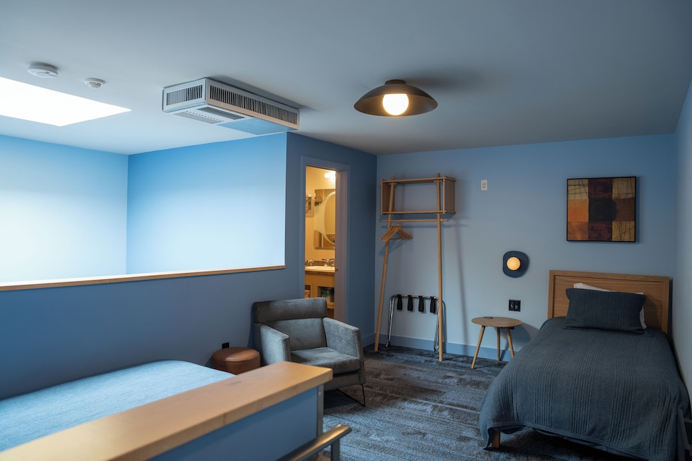Standard Bi-Level Loft (1 King & 2 Singles) photo 3