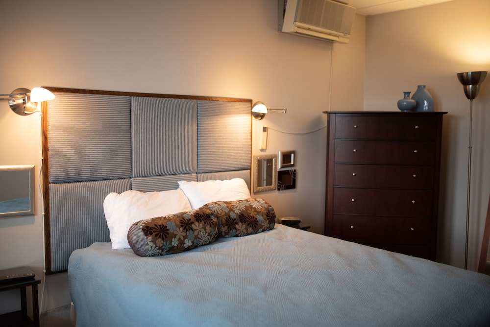 310 Double Queen Suite photo 2