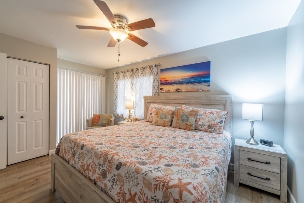 Condo, 2 Bedrooms