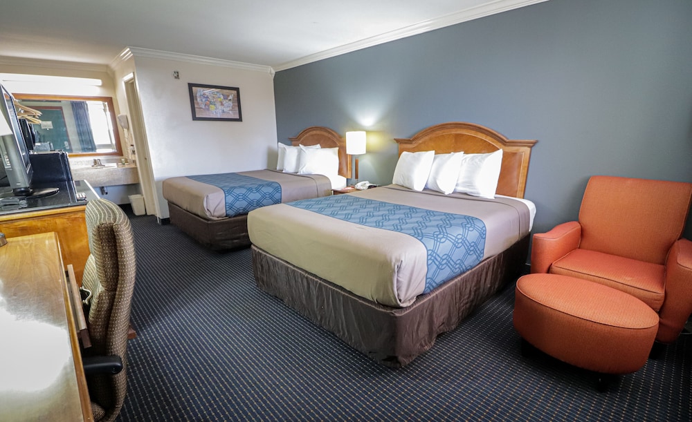 Room, 2 Queen Beds, Non Smoking - Photo 3