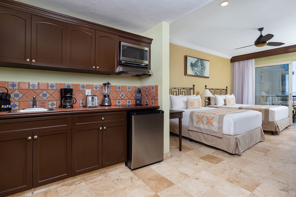 Junior Studio Suite, Pool View