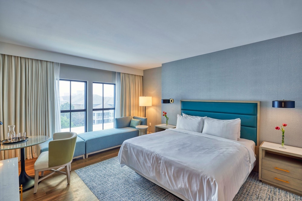 Junior Suite, 1 King Bed, Resort View - Photo 3