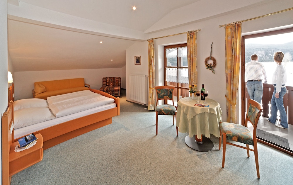 Double Room (Attic) photo 2