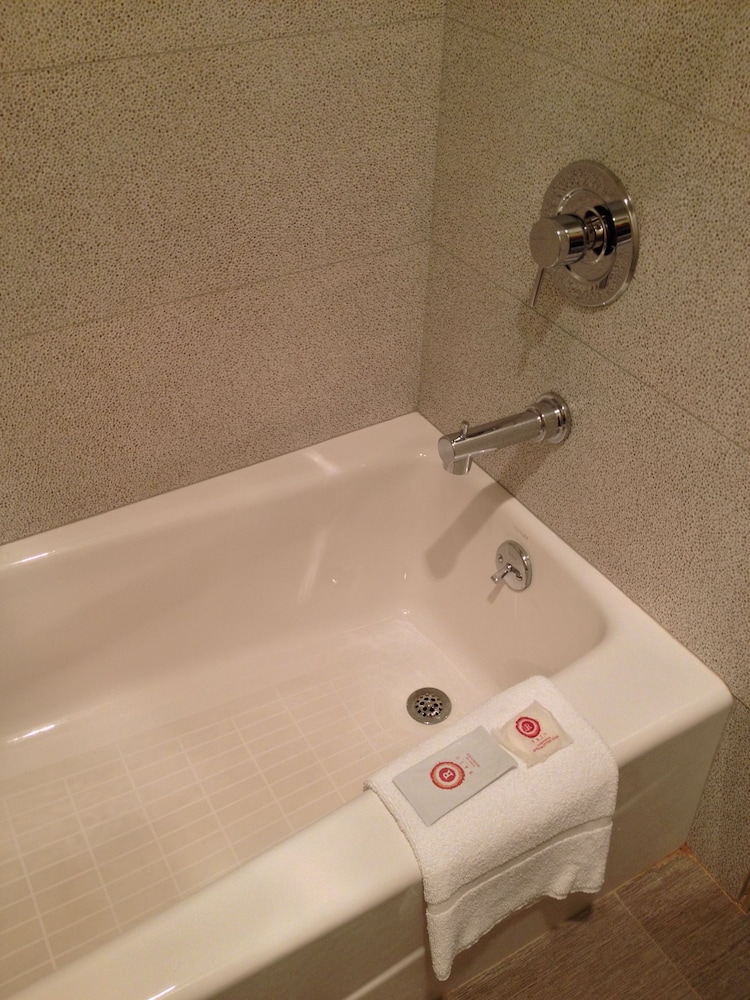 Standard Room, 1 King Bed, Non Smoking - Photo 6