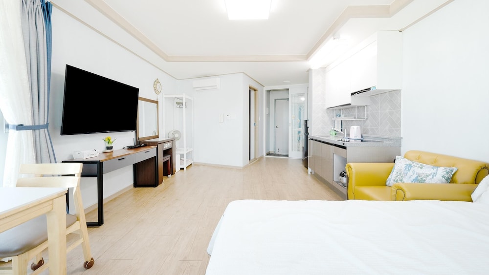 Basic Room, 1 Bedroom (303) - Photo 3