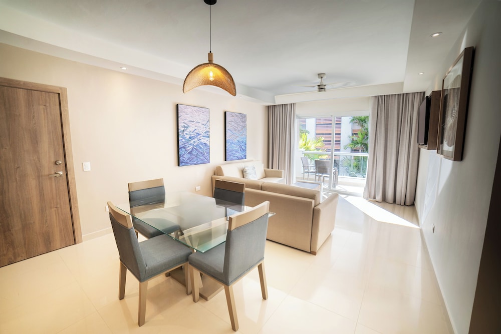 Luxury Presidential Jacuzzi One Bedroom Suite Diamond Club