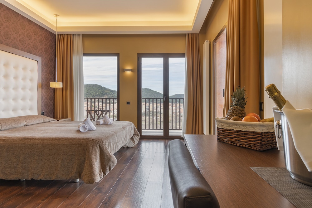 Standard Double or Twin Room - Photo 9