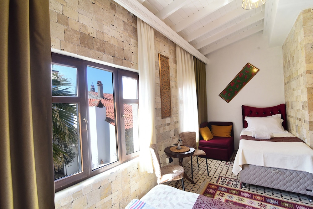 Deluxe Triple Room, City View photo 2