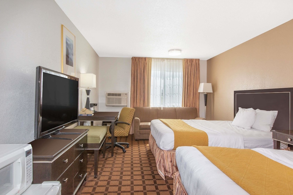 Room, 2 Queen Beds, Non Smoking photo 3