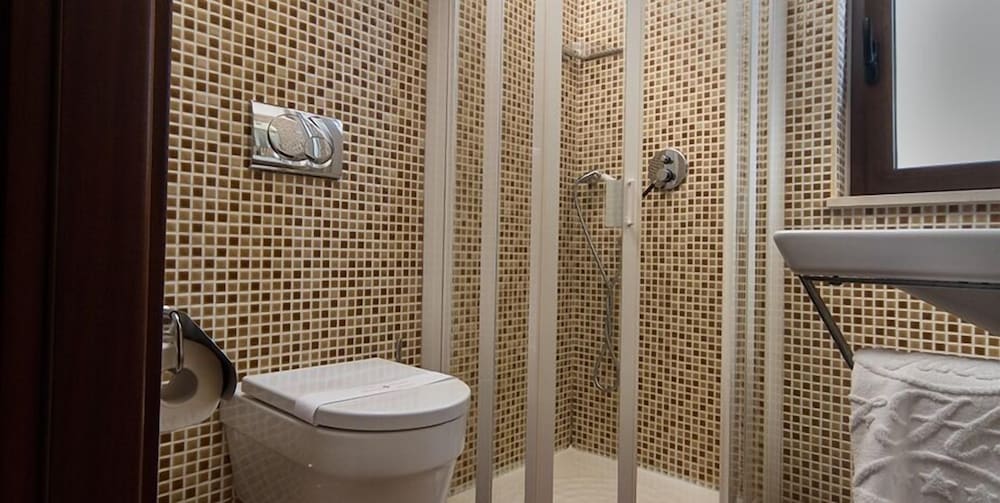 Classic Double or Twin Room, Accessible - Photo 5