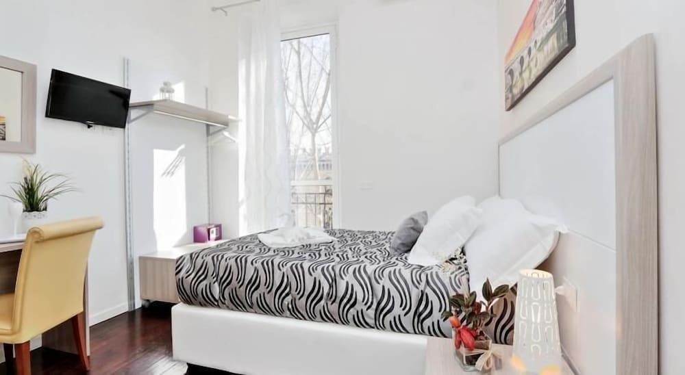 Premium Single Room photo 3