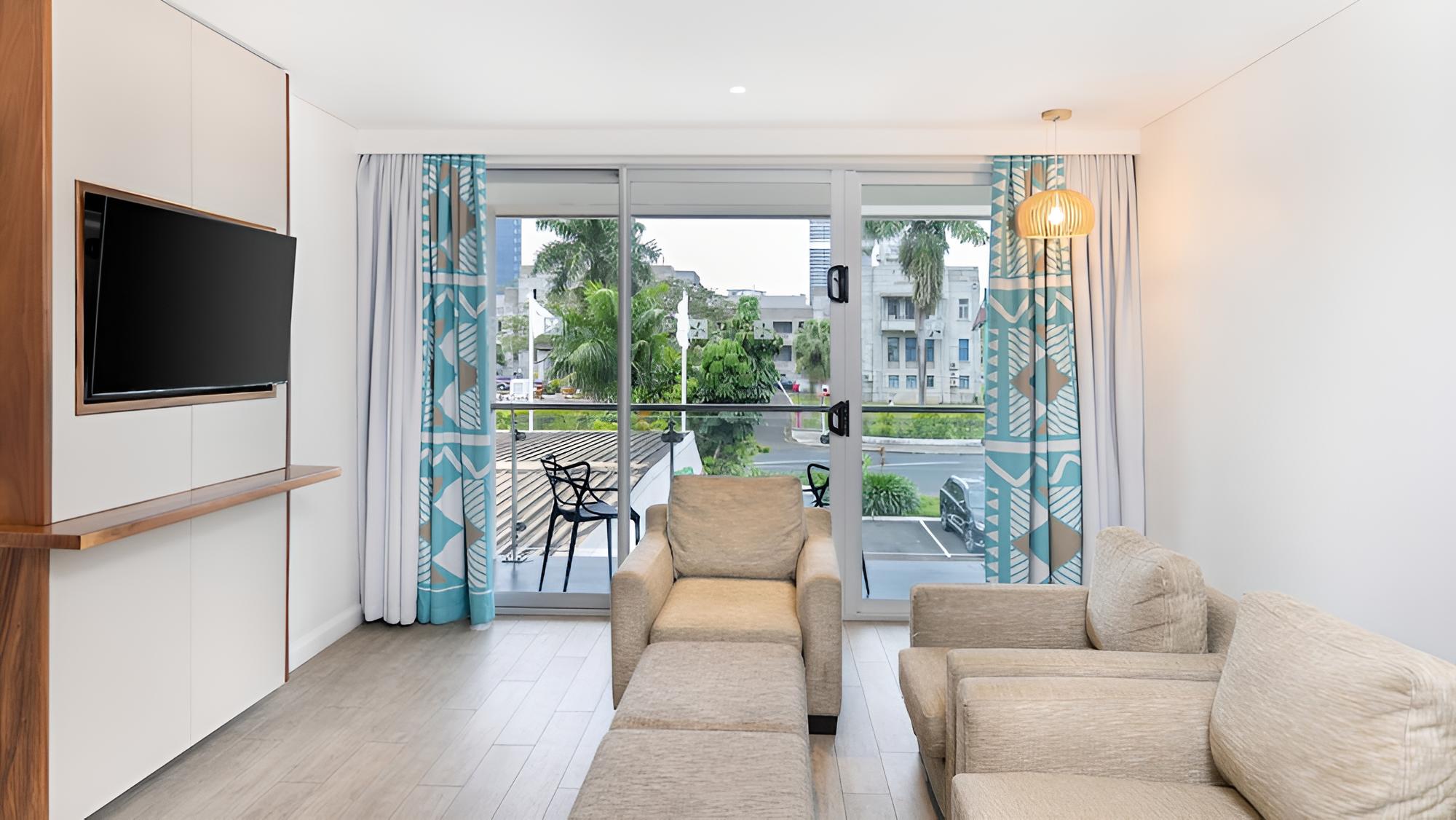 Suite, 1 King Bed, Balcony (Parliament View) - Photo 4