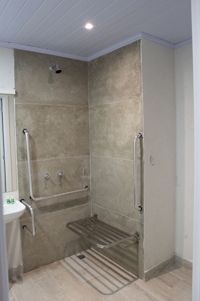 Double Room - Photo 15
