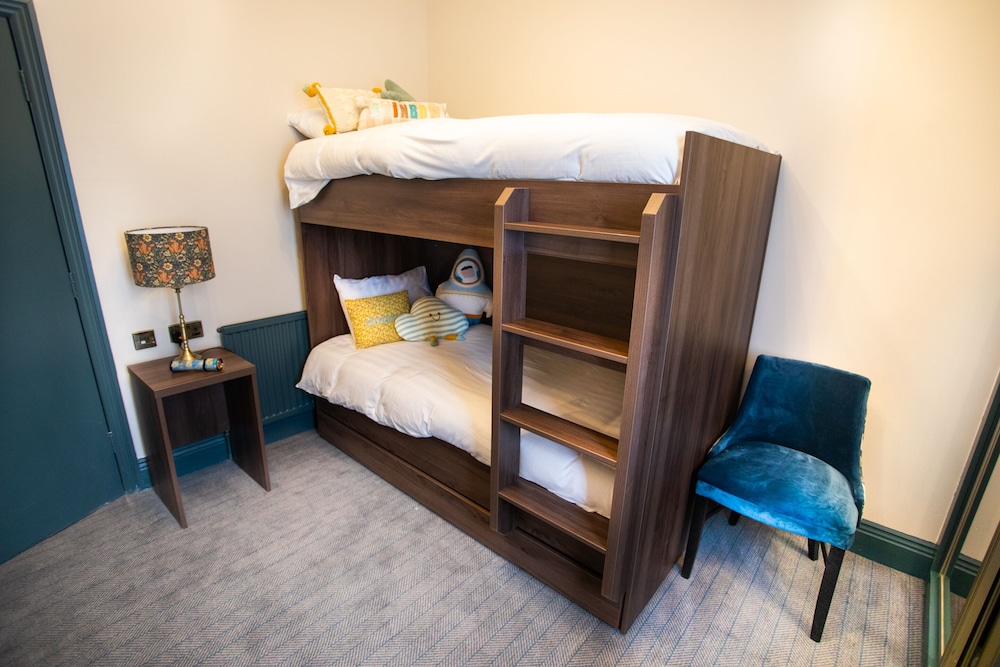 Family Suite, Multiple Beds, Non Smoking - Photo 2