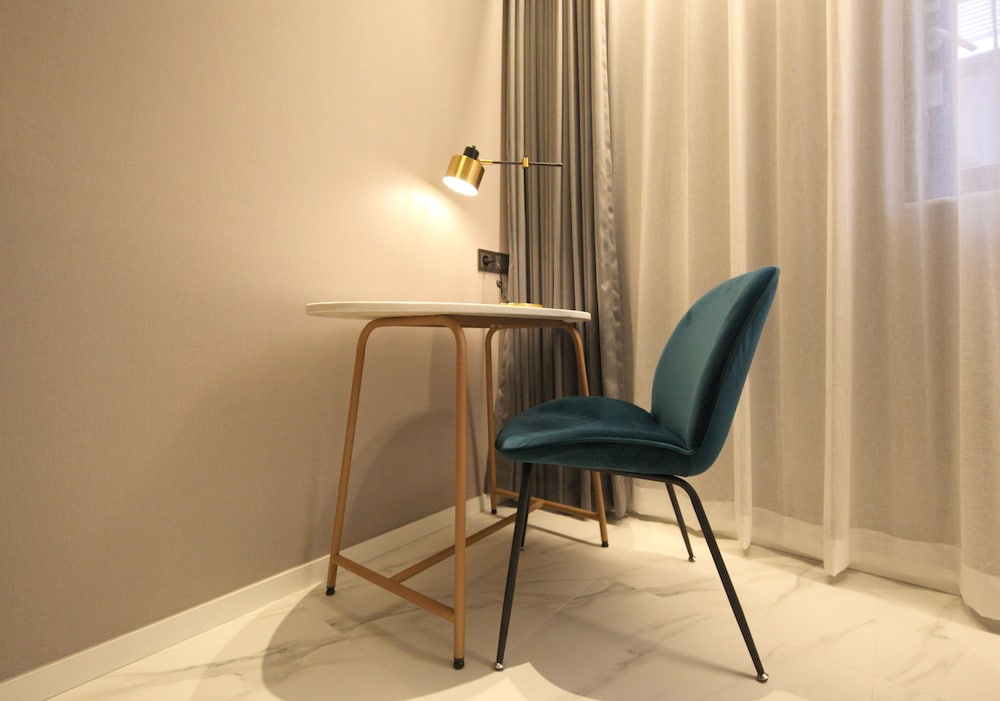 Suite - Photo 10