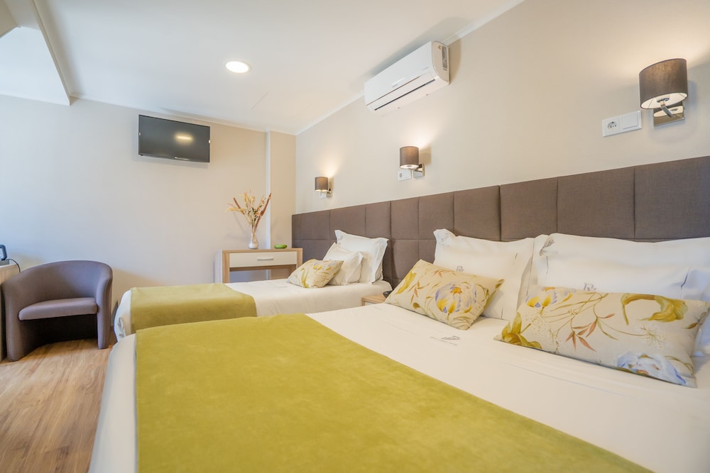 Quadruple Room - Photo 15