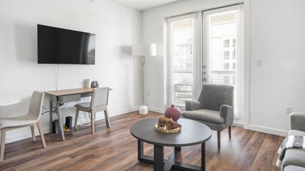 Basic Apartment photo 2