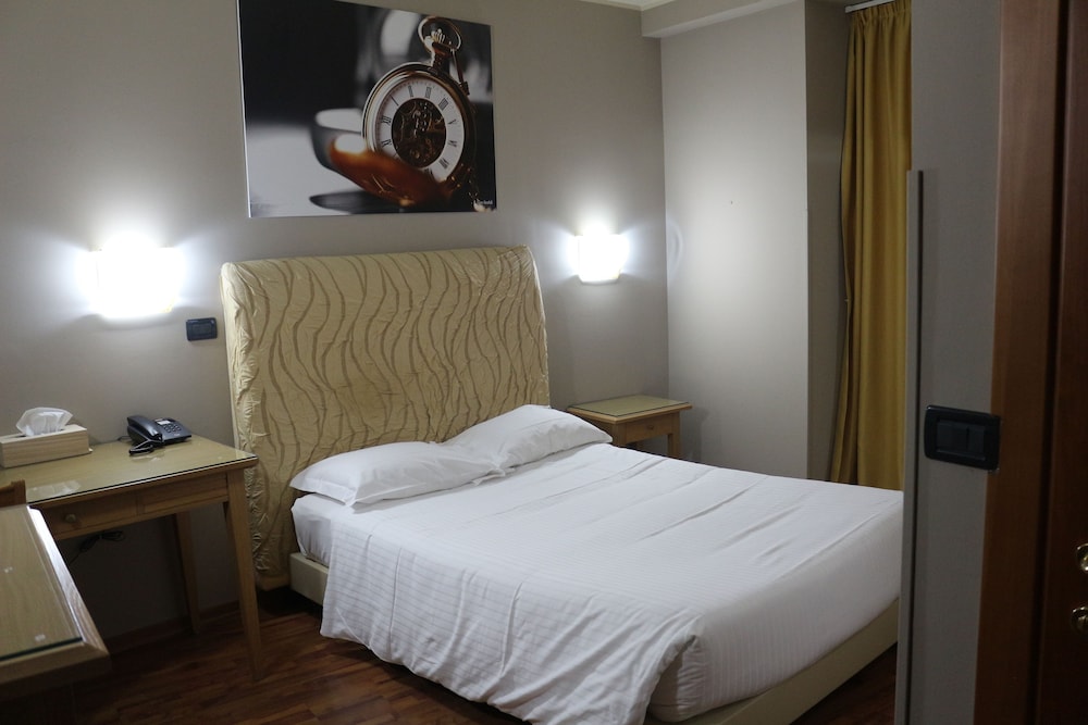 Standard Double or Twin Room, Non Smoking - Photo 2