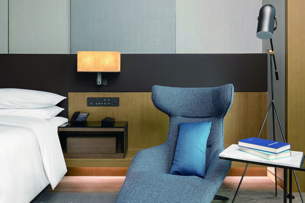 Club Suite, 1 Bedroom - Photo 2
