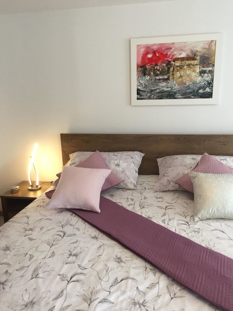 Apartment (A6)