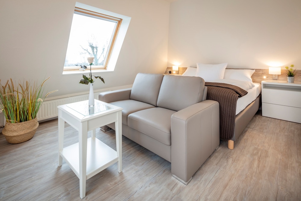 Apartment (C) photo 2