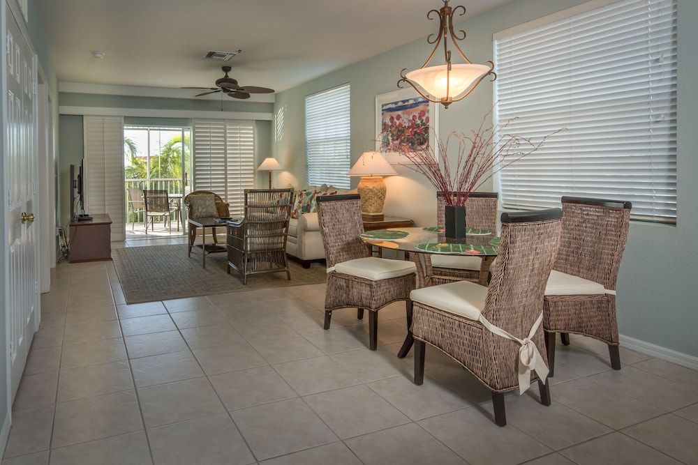 Deluxe Suite, 2 Bedrooms, Kitchen - Photo 2