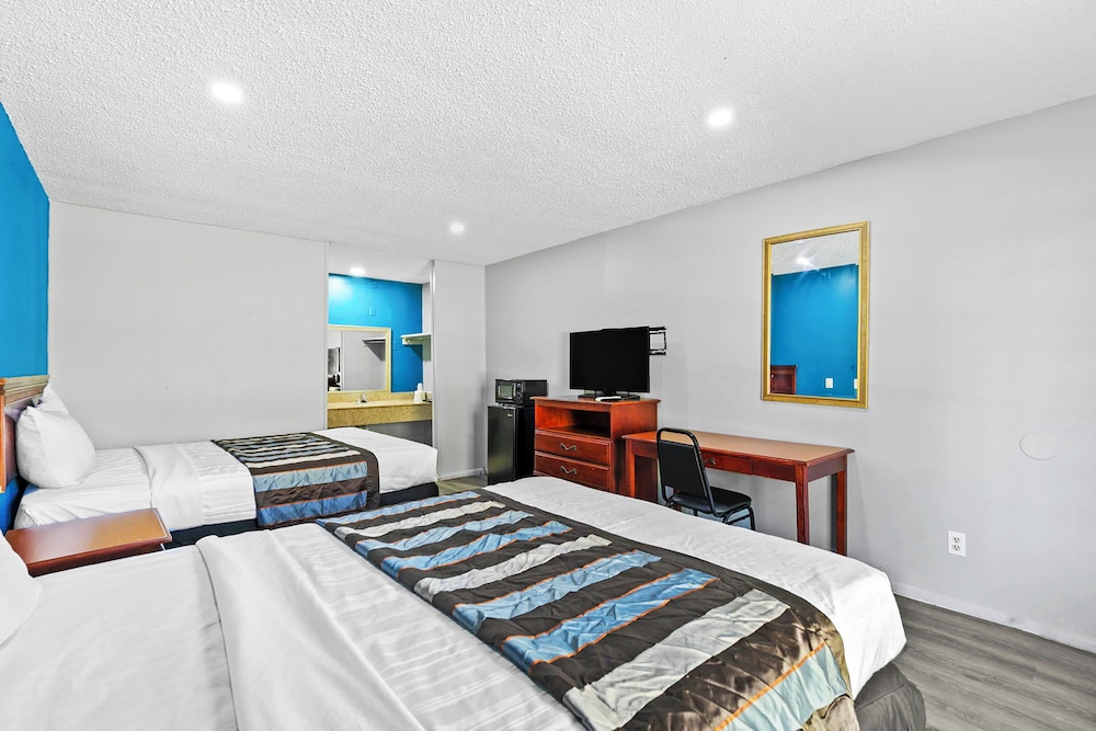 Room, 2 Queen Beds, Non Smoking photo 1