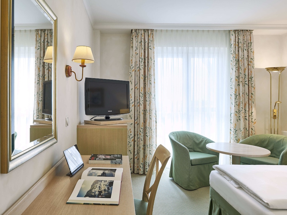 Double Room, Balcony, Partial Ocean View photo 2