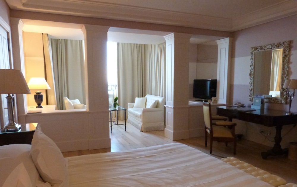 Junior Suite - Photo 1