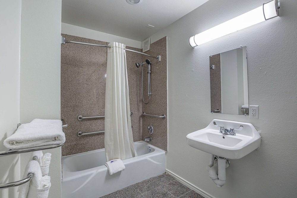 Motel 6-Pasadena, TX, Photo 7