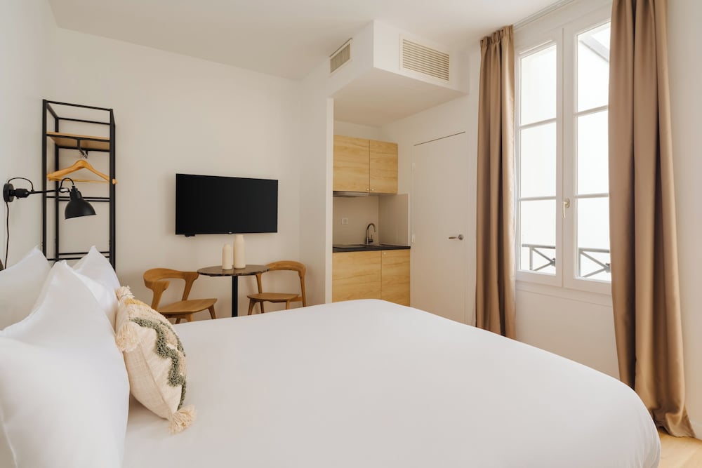 Studio, 1 Double Bed, Courtyard View photo 2