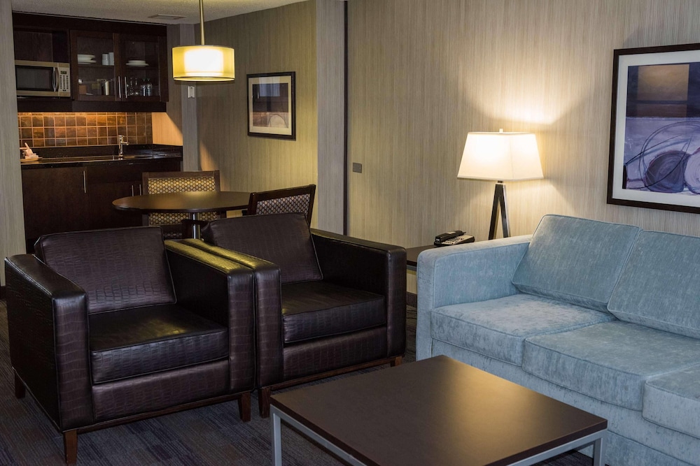 Single Room, 1 King Bed, Non Smoking, City View thumbnail 6