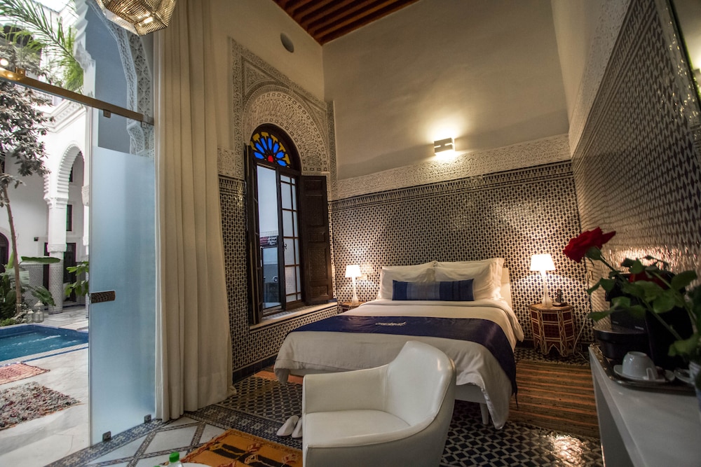 Suite, Private Bathroom, Pool View (Junior)
