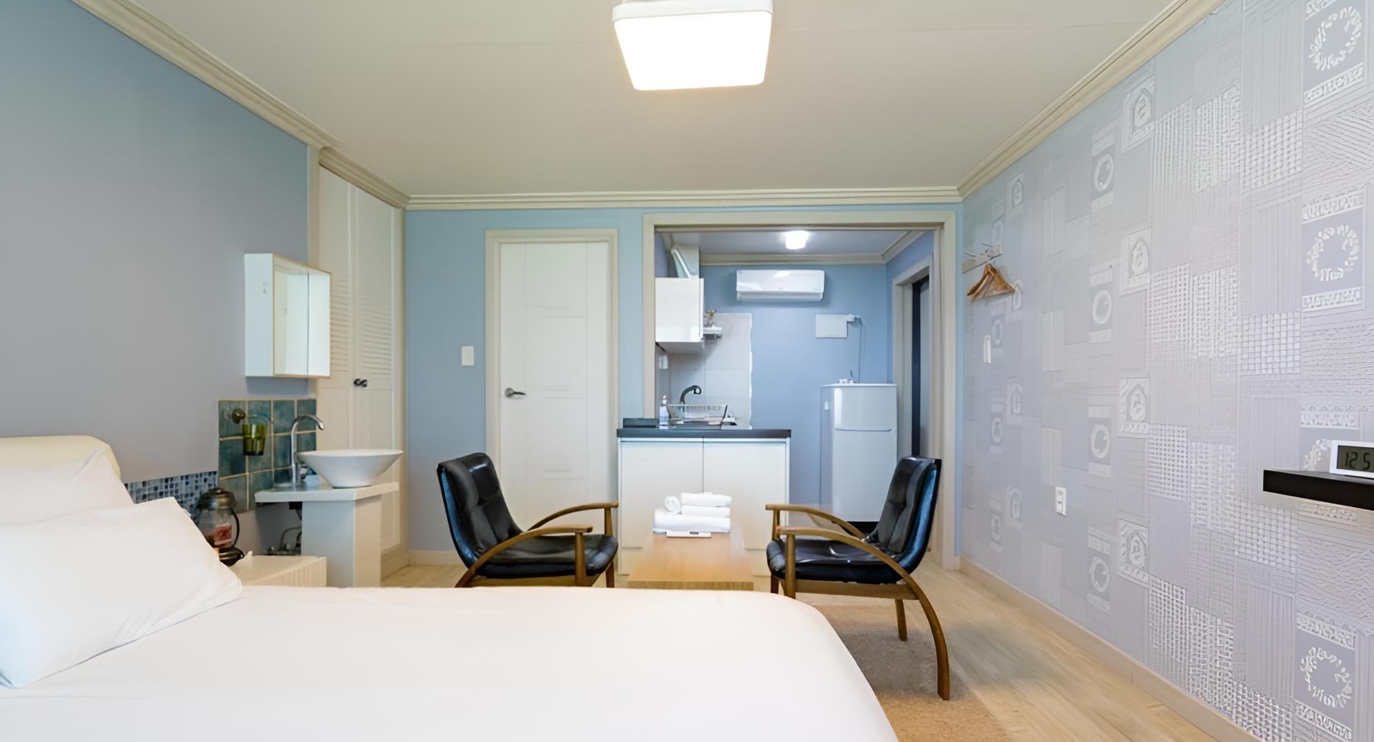 Room (Room 301 (Whirlpool Spa)) - Photo 9
