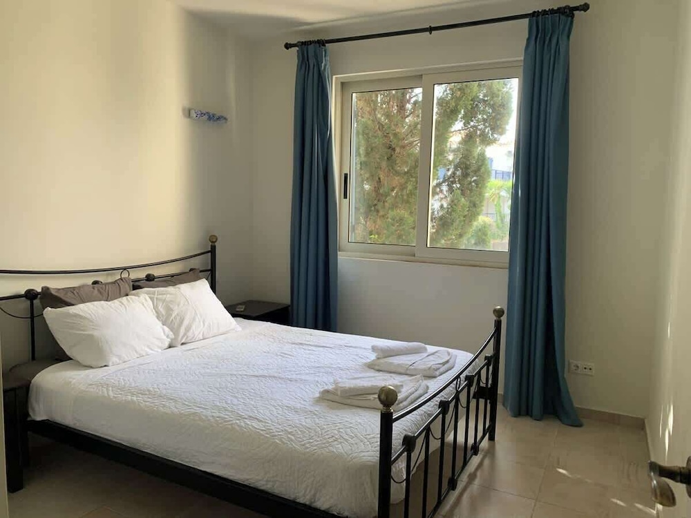 Basic Single Room, Balcony, Pool View photo 1
