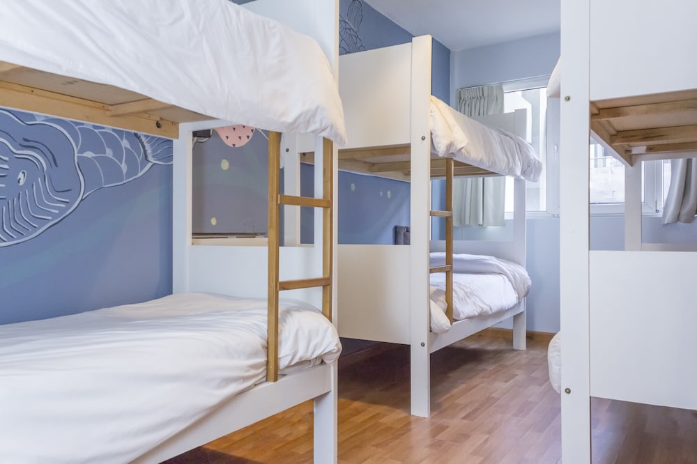 Shared Dormitory, Women only, Private Bathroom