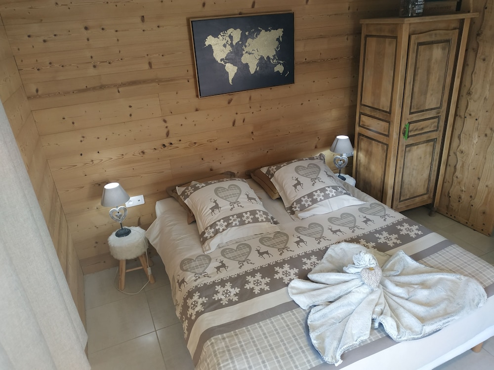 Deluxe Room - Photo 12