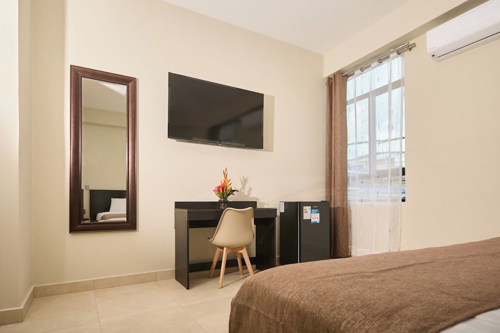 Superior Room, 1 King Bed, City View photo 3
