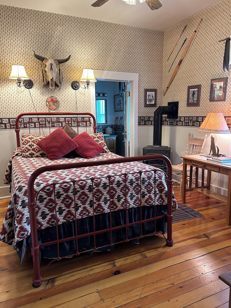 Deluxe Suite Indian Suite