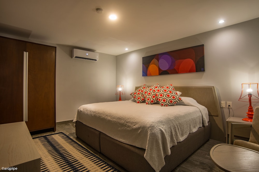 Room, 1 King Bed photo 1