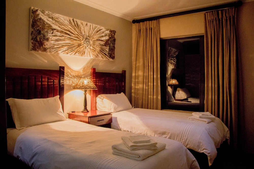 Comfort Room, 1 King Bed, Ensuite, Garden View photo 1
