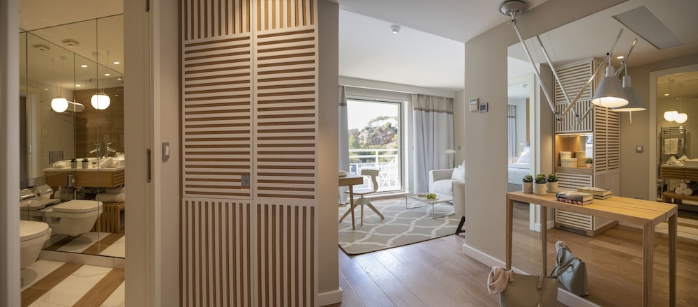 Junior Suite Return Transfer Included