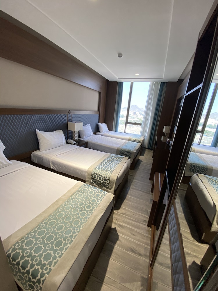 Classic Quadruple Room - Photo 1