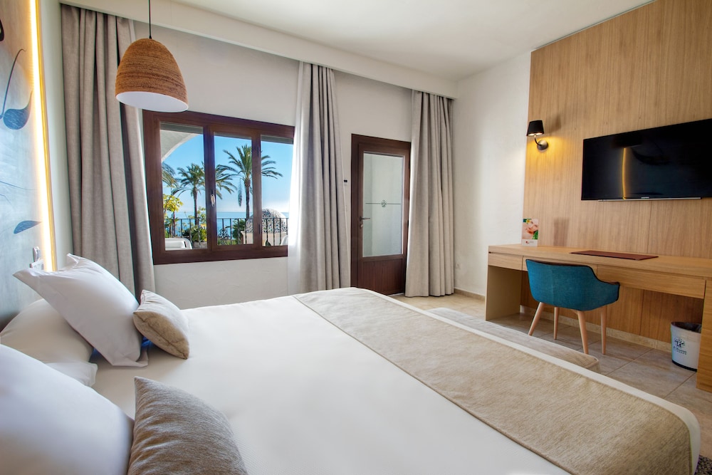 Double Room Single Use, Terrace, Partial Ocean View (Contemporary) photo 3