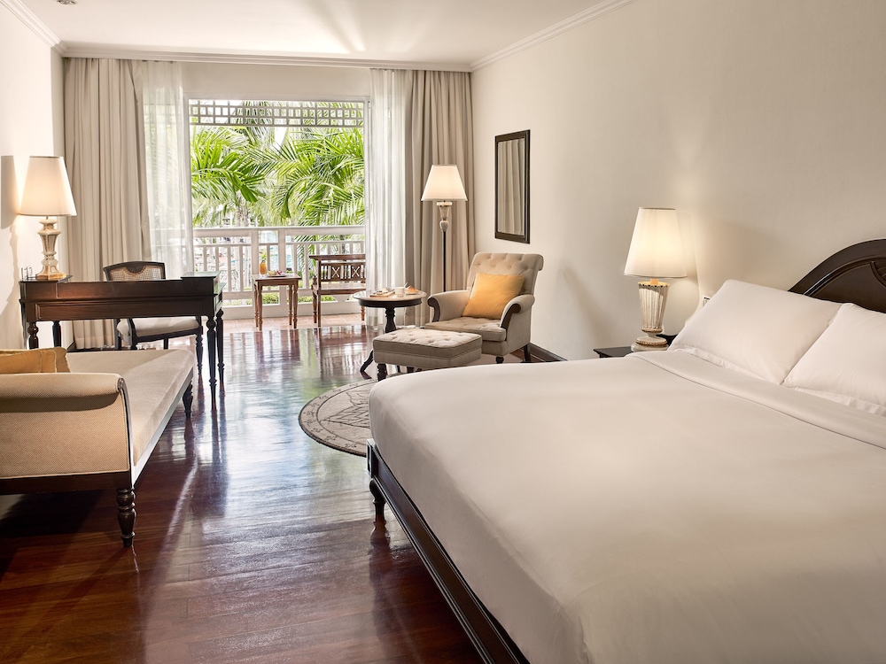 Luxury Room, 1 King Bed (Pool and Garden View) - Photo 3