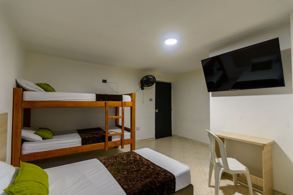 Standard Triple Room - Photo 9