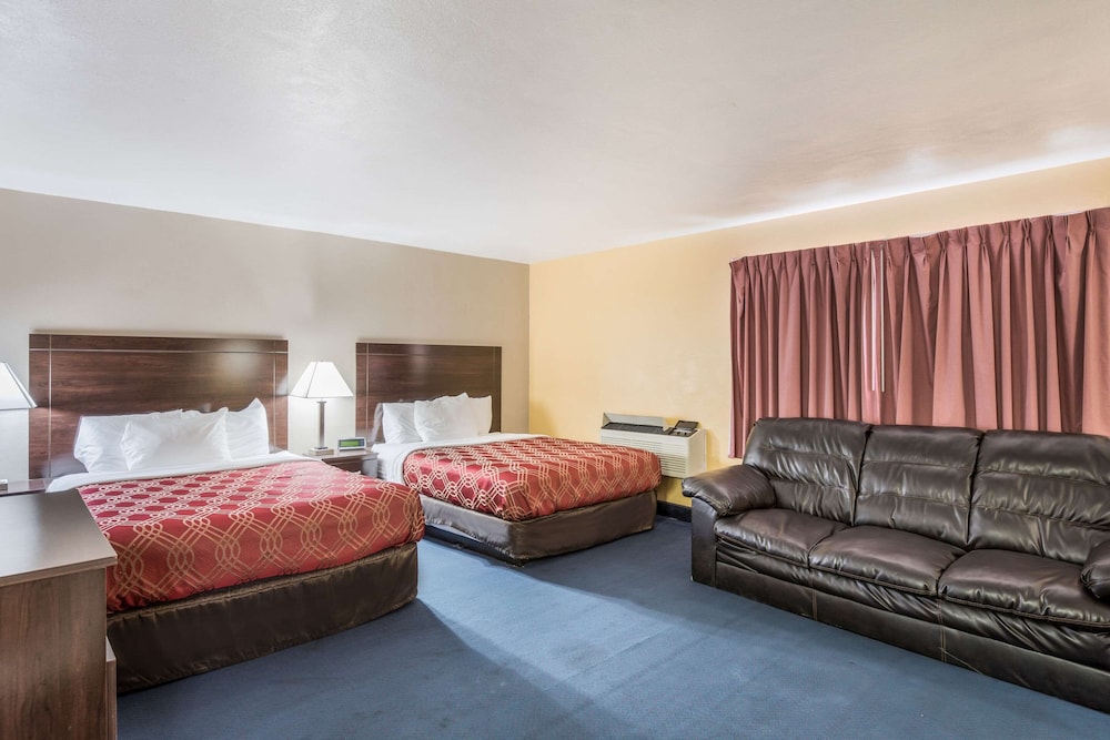 Room, Multiple Beds, Non Smoking, Ground Floor photo 2