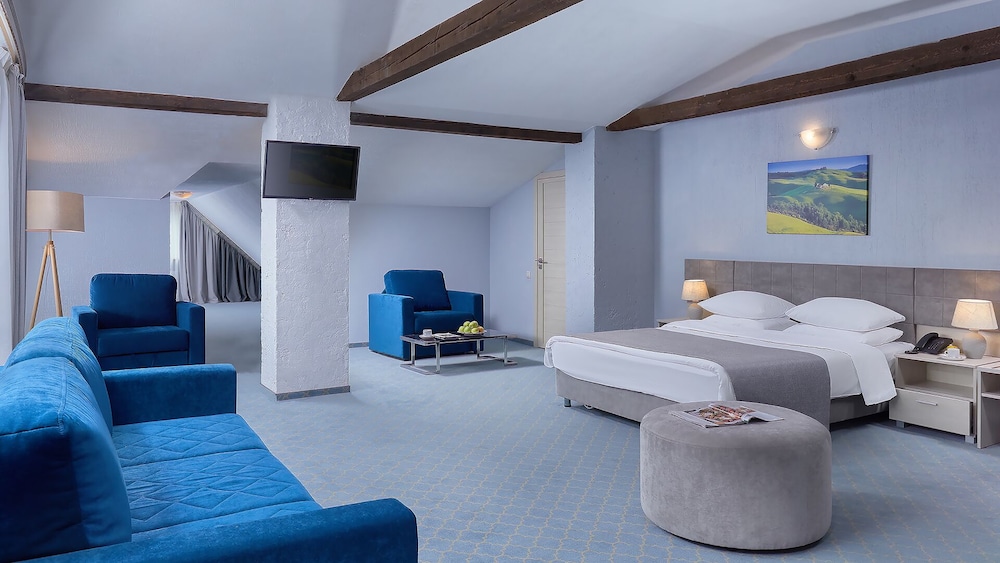 Suite (Country) photo 2