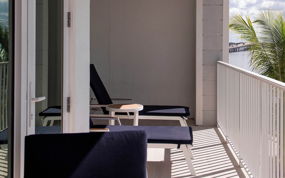 Sunsuites One Bedroom - Photo 5