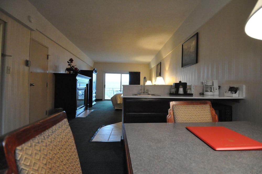 Suite, 1 King with Jetted Tub and Panoramic River View (Fireplace)